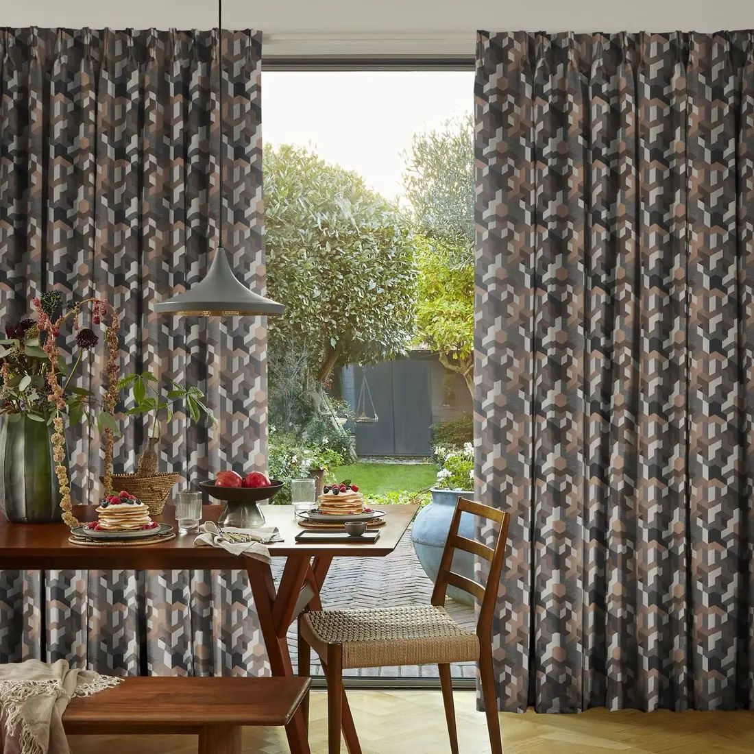 Linkage in Ember — made-to-measure curtains